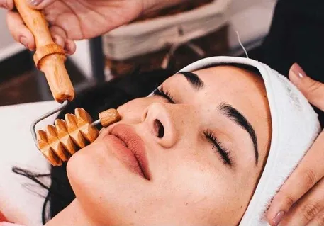 Maderoterapia facial​